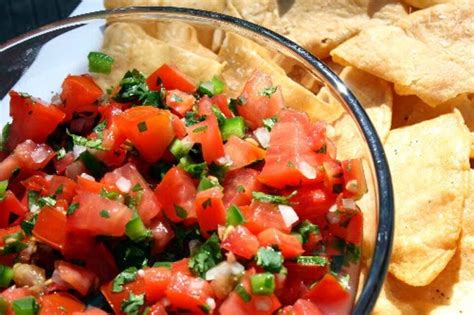 tortilla-chips-pico-de-gallo-kiwilimonrecipescom image