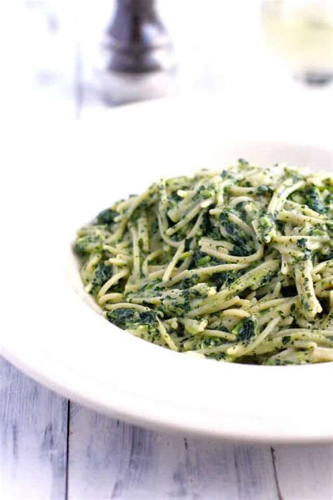 pasta-with-creamy-kale-sauce-the-pretty-bee image