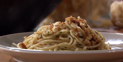 spaghetti-with-anchovies-and-breadcrumbs image
