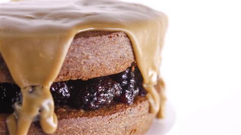 jammin-blackberry-jam-cake-with-caramel-icing image