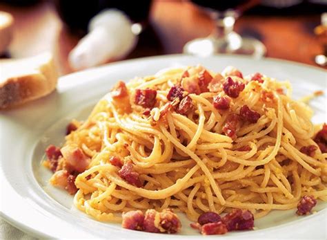 spaghetti-alla-carbonara-la-ricetta-della-tradizione image