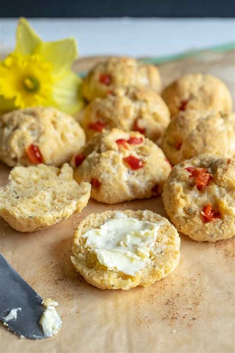 gluten-free-mini-scones-with-manchego-peppers image