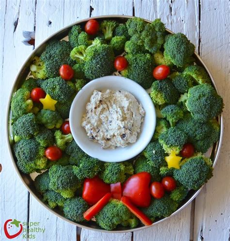 7-holiday-veggie-tray-ideas-mom-to-mom-nutrition image