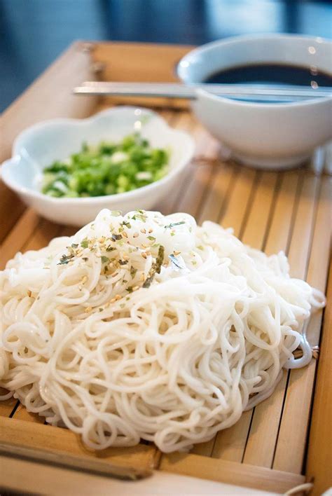 zaru-somen-japanese-chilled-noodles-dipping image