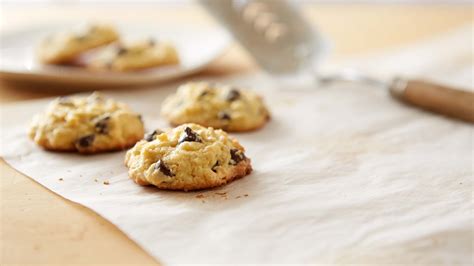 chocolate-chip-oatmeal-cookies image