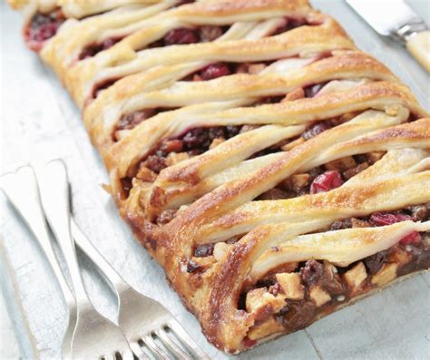 cranberry-apple-crescent-braid-culinary-butterfly image