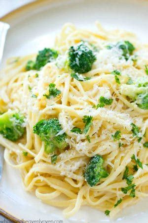 20-minute-broccoli-garlic-fettuccine-alfredo image