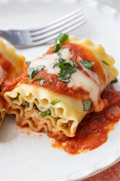 spinach-lasagna-roll-ups-vegetarian image