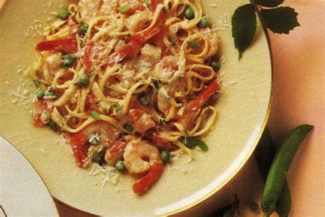 linguine-with-shrimp-and-peas-in-creamy-tomato-sauce image