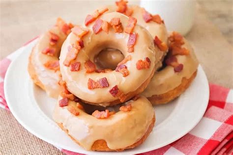 easy-maple-bacon-donuts-30-minutes-i-heart image