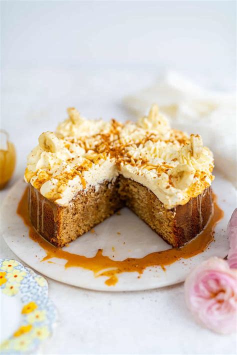 banoffee-cake-supergolden-bakes image