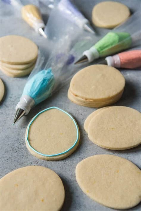 easy-royal-icing-recipe-for-sugar-cookies-house-of-nash-eats image