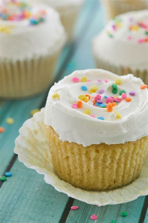 homemade-vanilla-cupcakes-with-buttercream-frosting image