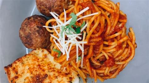 spaghetti-meatballs-with-garlic-bread-ninja-test image