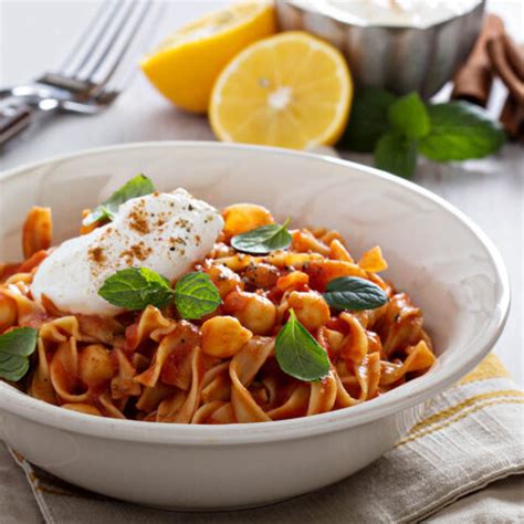 recipe-pasta-with-chickpeas-everything-zoomer image