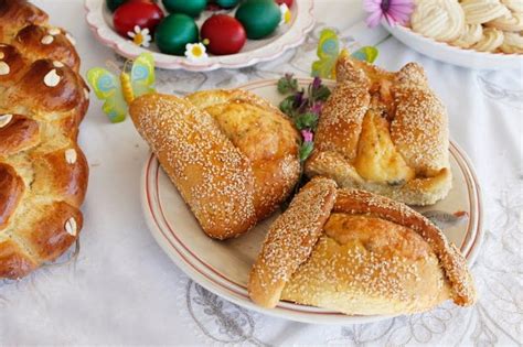 easter-flaounes-cypriot-cheese-filled-bread image