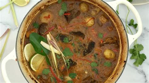 thai-beef-massaman-curry-blas-y-tir image