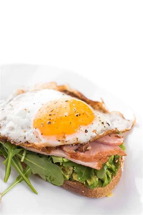 avocado-toast-with-egg-ham-and-arugula-the image