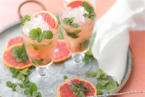 easy-cocktail-how-to-make-a-grapefruit-mojito-pizzazzerie image