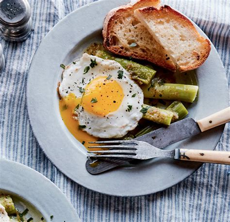 leeks-with-vinaigrette-capers-eggs-recipe-healthy image