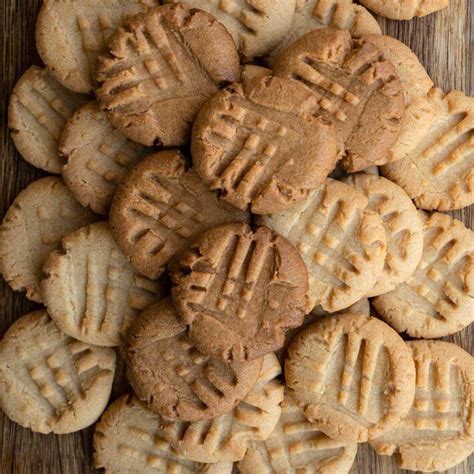 low-carb-almond-cinnamon-butter-cookies image