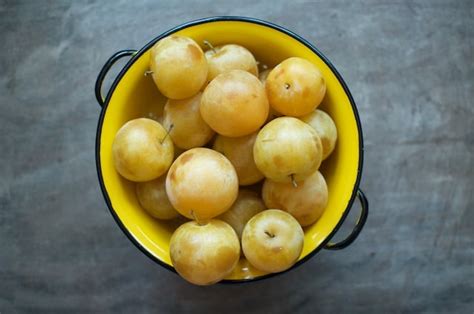 vanilla-yellow-plum-jam-food-in-jars image