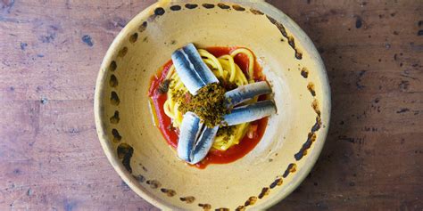 spaghetti-with-sardines-recipe-great-italian-chefs image