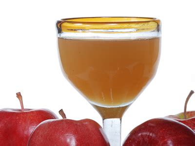 red-apple-martini-recipe-cocktail-foodviva image