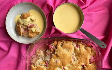 how-to-make-the-perfect-rhubarb-and-apple-cobbler image