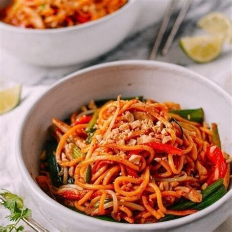 red-curry-noodles-with-chicken-the-woks-of-life image