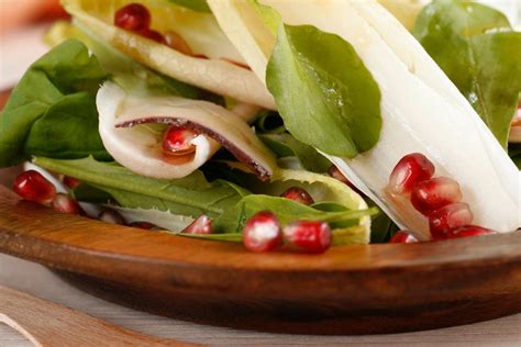 pomegranate-vinaigrette-salad-dressing image
