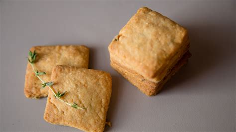 parmesan-thyme-crackers-recipe-fresco image