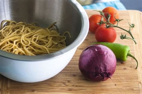how-to-turn-spaghetti-into-ramen-food-hacks image