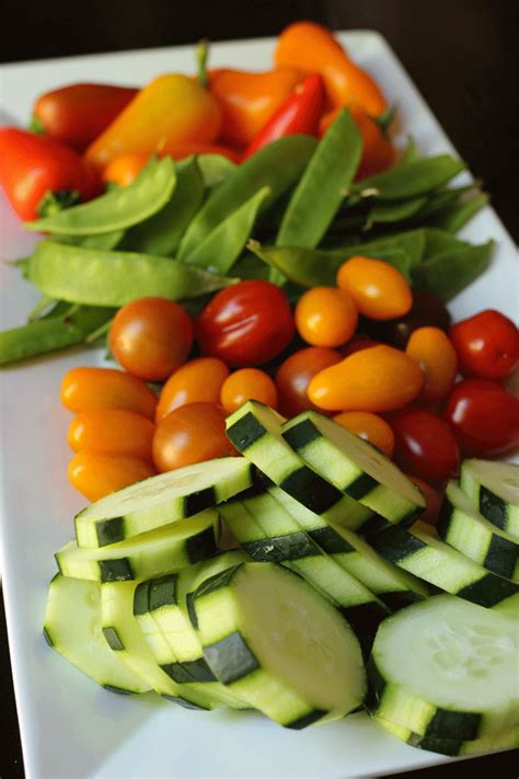 easy-vegetable-tray-good-cheap-eats image