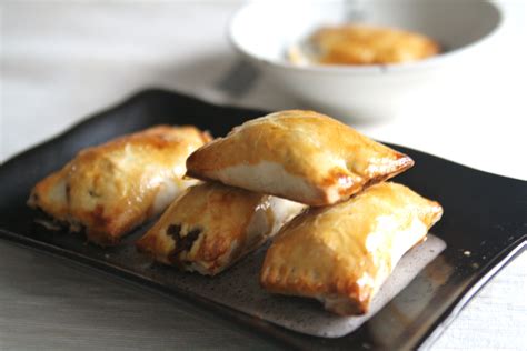 chinese-roast-pork-pastry-puffs-char-siu-so-the image