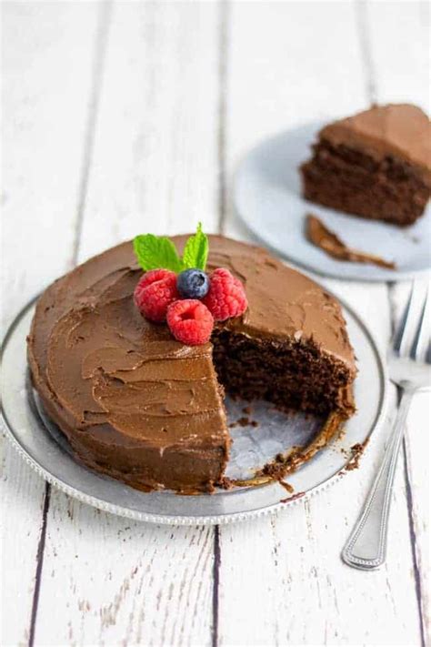 chocolate-vegan-cake-sugar-free-eatplant-based image