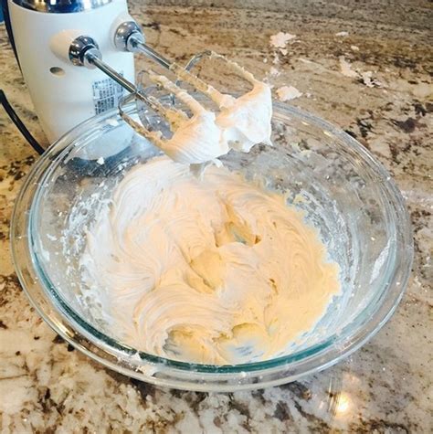 vegan-vanilla-buttercream-frosting-recipe-elizabeth image