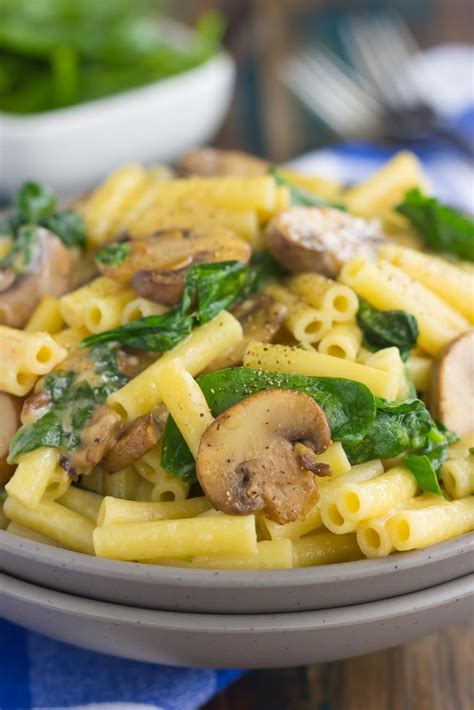 mushroom-spinach-pasta-vegetarian-creamy image