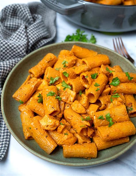 easy-creamy-spicy-chicken-pasta-skinny-spatula image