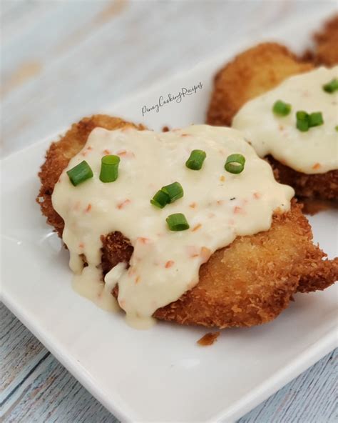 crispy-chicken-fillet-with-white-sauce image