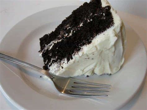 chocolate-velvet-cake-with-cream-cheese image