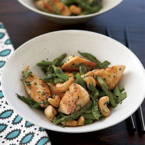 chicken-stir-fry-with-asparagus-and-cashews-food image