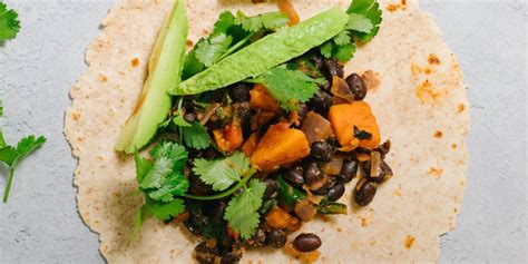 healthy-vegan-black-bean-breakfast-burrito-desiree image