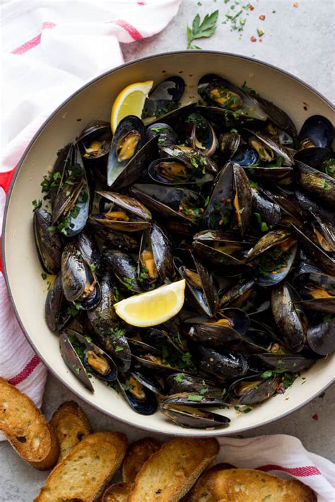 steamed-mussels-with-garlic-and-parsley-little-broken image