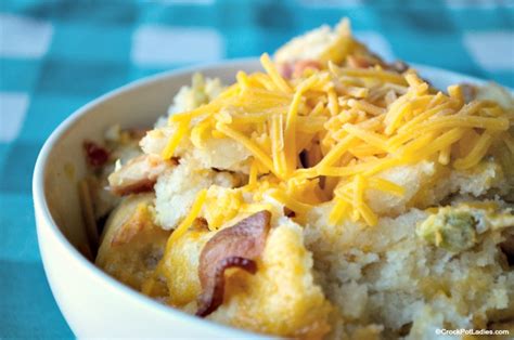 crock-pot-biscuit-and-bacon-breakfast-casserole-video image