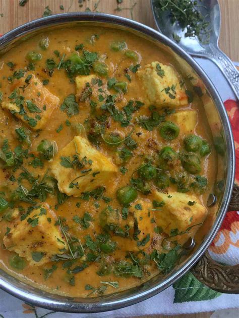 low-fat-restaurant-style-matar-paneer-recipe-easy-indian-curry image