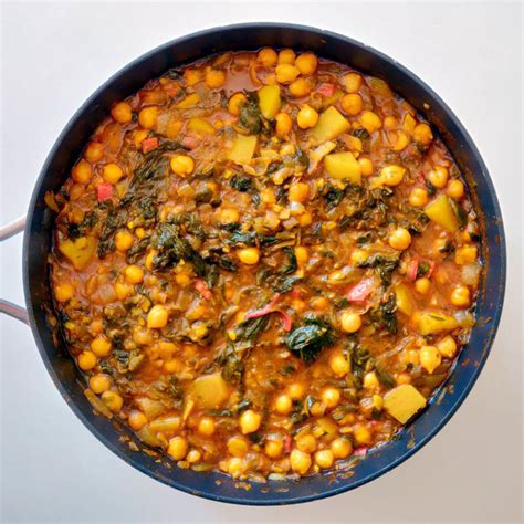 chana-saag-chickpea-and-spinach-curry-indian image