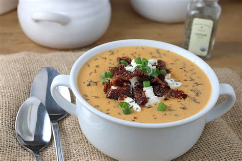roasted-red-bell-pepper-and-cauliflower-soup-ruled image