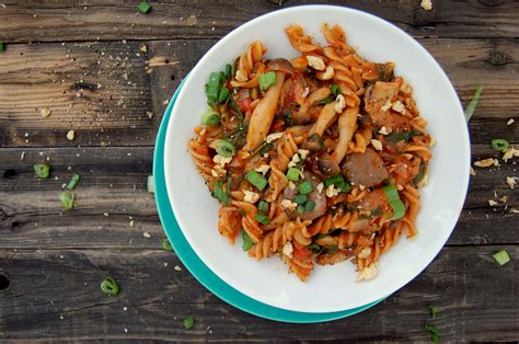 easy-20-minute-vegan-one-pot-pasta-whole-food image