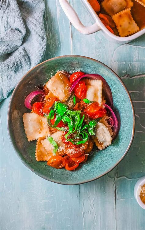 spinach-ravioli-with-roasted-tomatoes-and-basil-the image